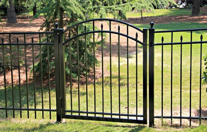 How Long Does It Take Fencing Contractors in West Orange, NJ to Finish a Job?